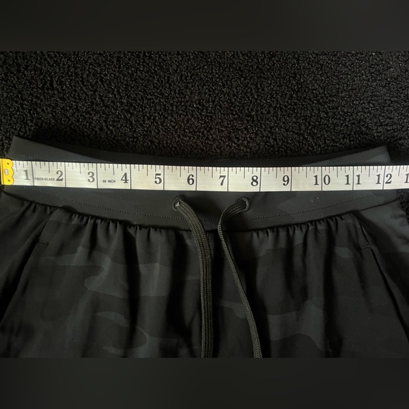 Sweaty Betty [Small Explorer Trouser in Black Tonal Camo‎.  Size 2 - Picture 10 of 10